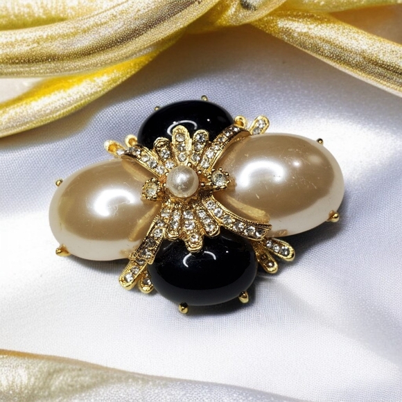 Joan Rivers Jewelry - JOAN RIVERS Vintage 1990s Onyx Pearl Crystal Deco Brooch